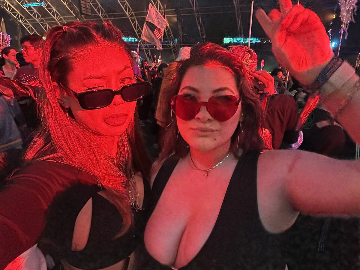 MlNTCHOCOLATE's tweet photo. finally looked at countdown pics 🥺 put the last pic up bc all of them are single please date them https://t.co/LemolOK954