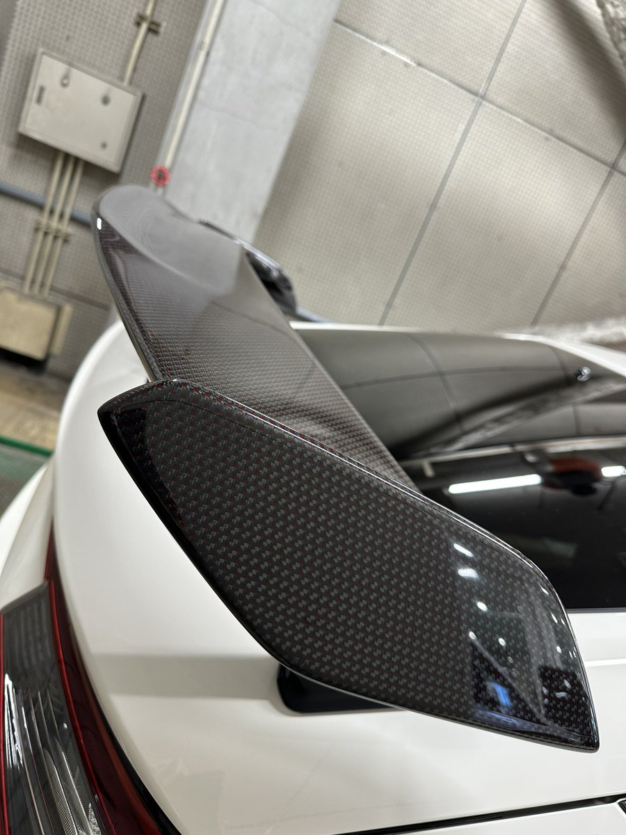 やっと新型シビックタイプRにカーボンウイングの取付が完了しました。
#FL5型タイプR 
#タイプRカーボンリアウイング