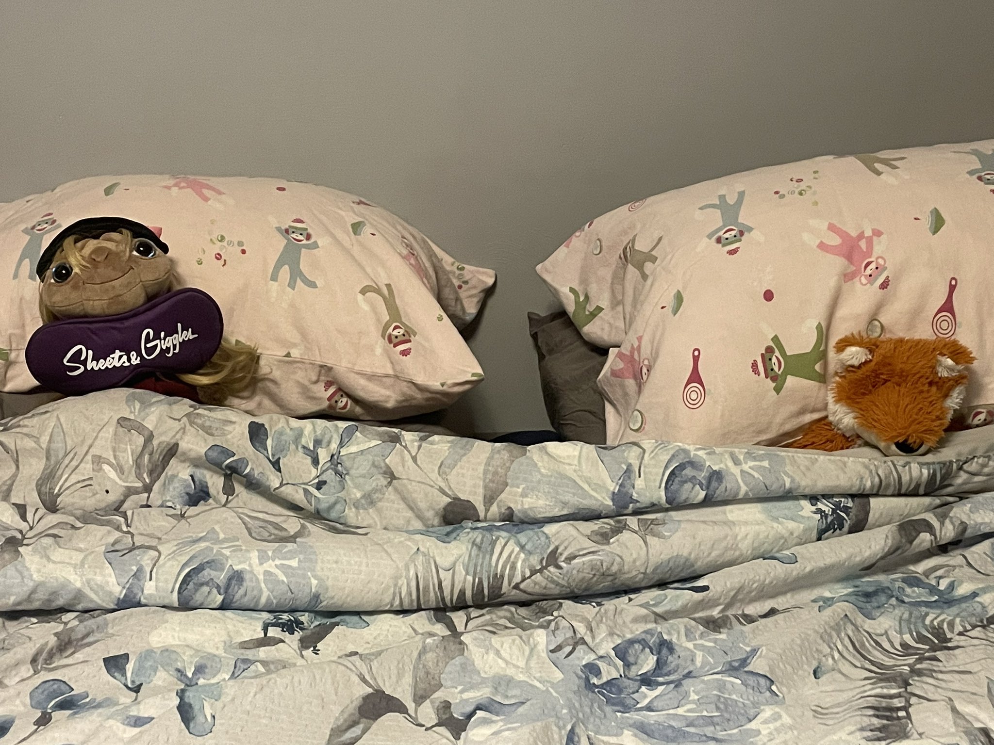 Sheets & Giggles (SheetsGiggles) / Twitter