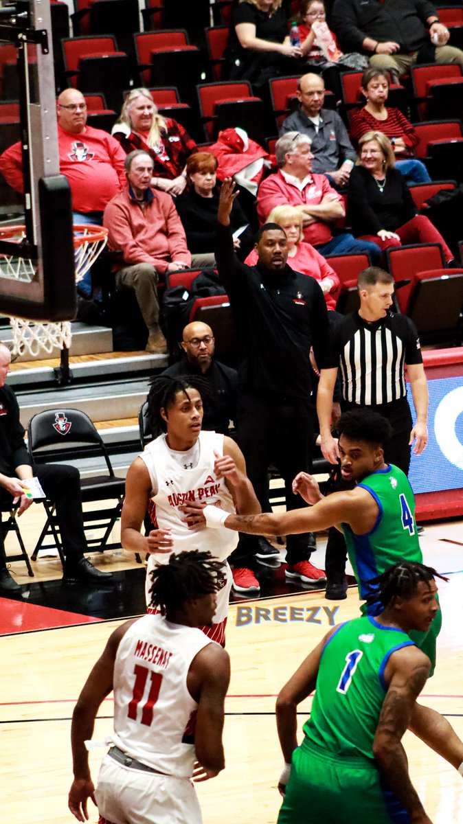 Fighting together and fighting for 40 minutes. That’s what it takes! 👊🏾

#LersGoPeay #TougherTogether
