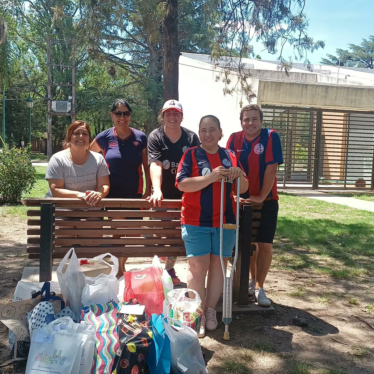 Cuervos_CSar's tweet photo. Cómo todos los años los Reyes Azulgrana pasaron por el hogar de niños!!!

#MasQue90Minutos💙❤ 
#SLFederal🇦🇷 https://t.co/hLTzxdngrt