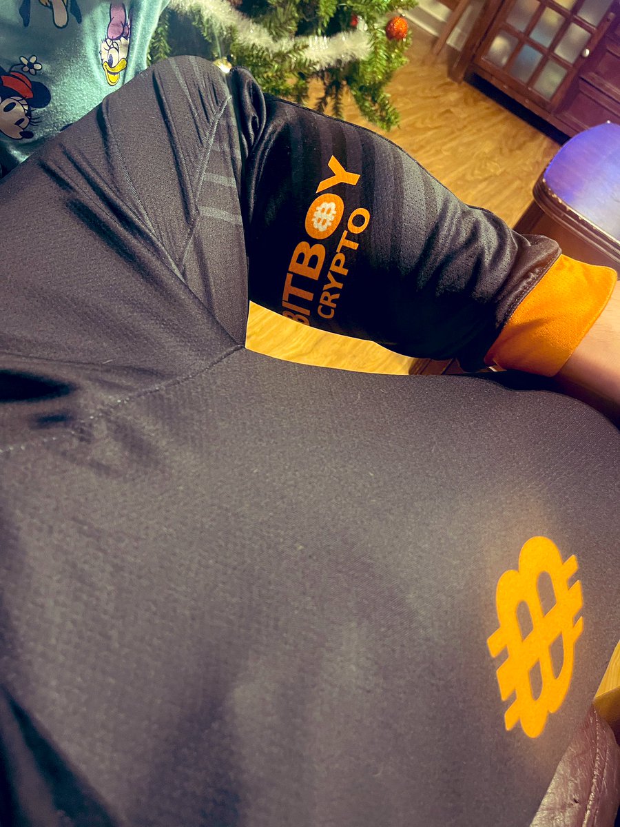 CoreyTheX's tweet photo. I highly recommend these joggers 👌 #HitMerch https://t.co/PC9ickhWLP