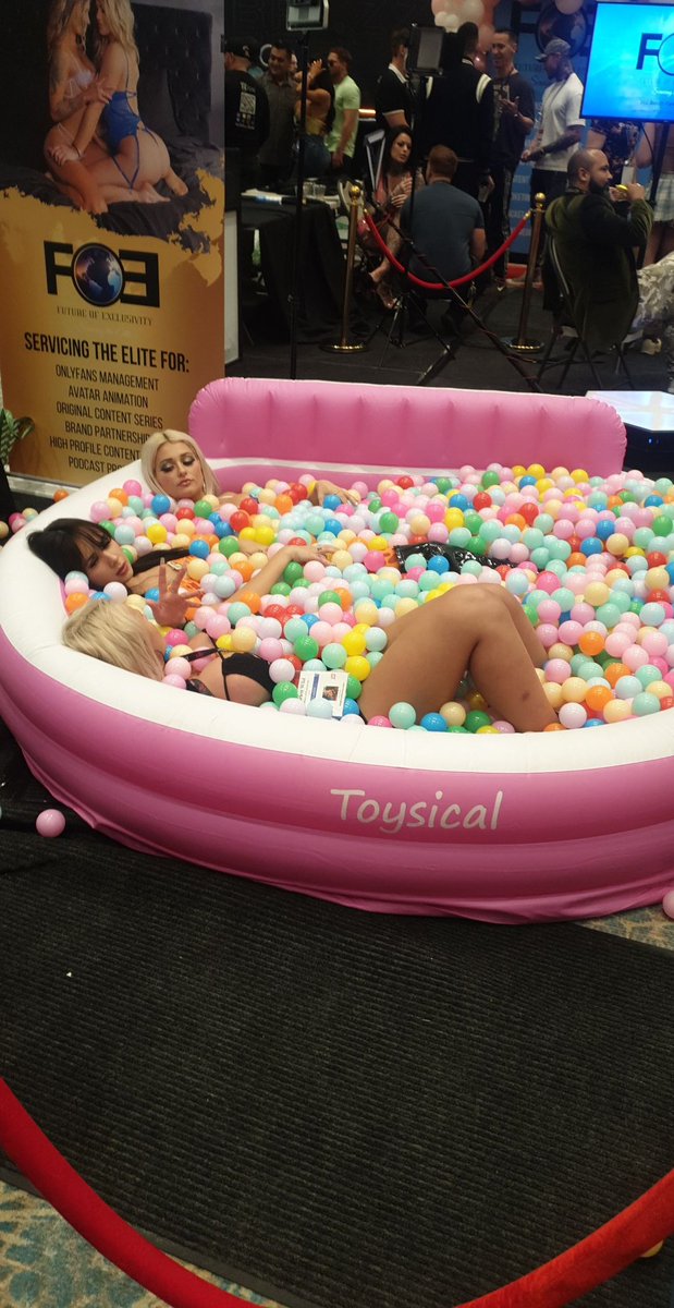 Camfusa's tweet photo. AVN 2023 WAS LIT!!!!
#avn #avnlasvegas #avnawards #allaccessvegas #camf #allaccessusa #cannabisawardsmusicfestival #avnews #avn2023 #pornstar #pornstarsworldwide #avnresortsworld #myfreecams #chaturbate #lasvegaslocals https://t.co/PTnUqrdBkc
