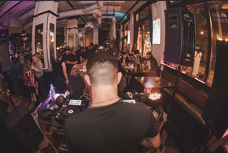 jimmystuart_'s tweet photo. Pics from @PatternBar 10/14/22 by @highaboveprod w/ @NestoGOfficial & friends! 📸
I’m back this Sunday w/ friends & fam 4-9pm! No cover, let’s get groovy! 🕺🪩👯♀️
#housemusic #techhouse #deephouse #edm #dance #music #dtla #sundayfunday #letsgetgroovy https://t.co/D4KrLE9Ilv