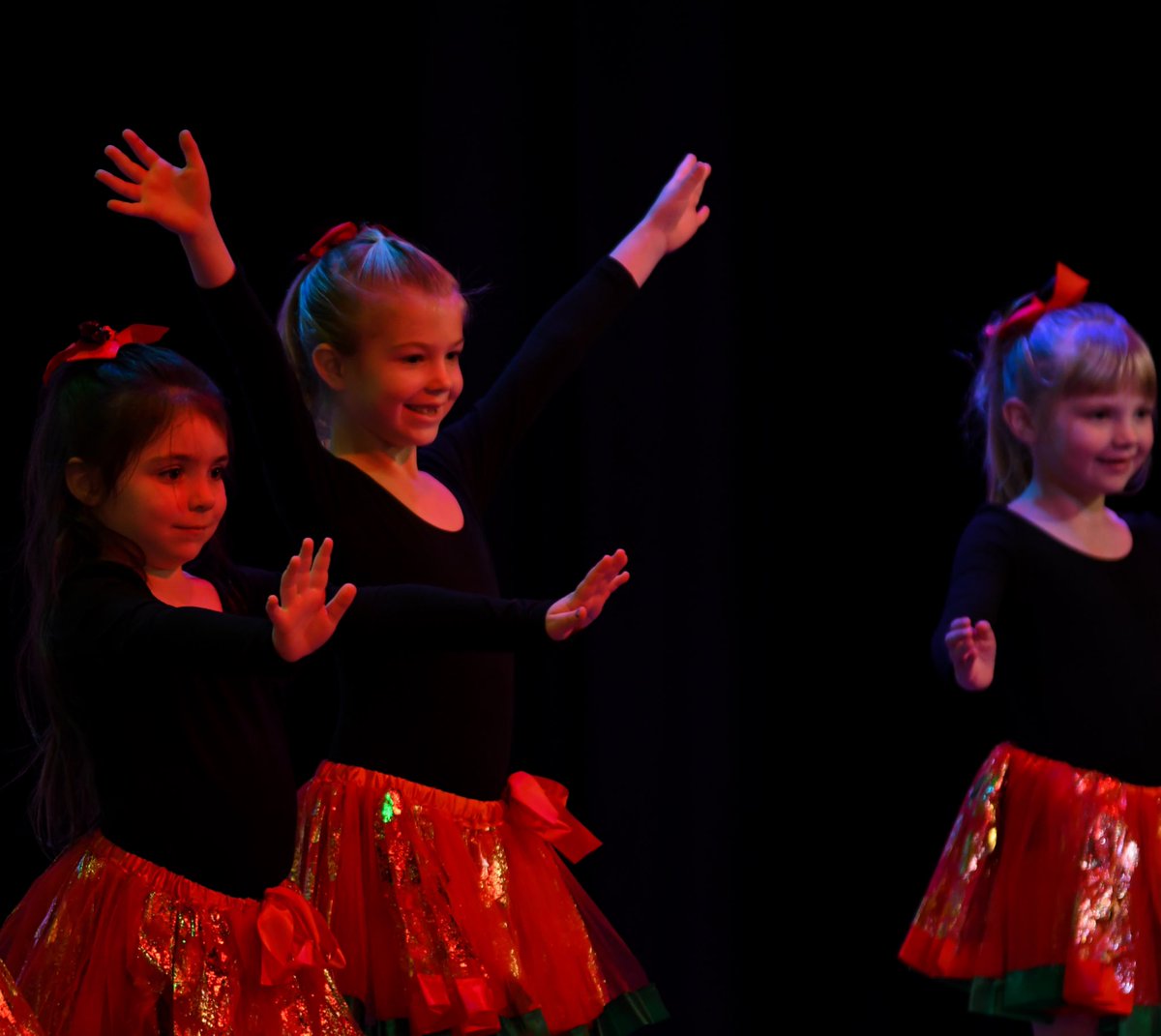 PetersIrishDnce's tweet photo. Hands up if you’re excited to see your dance besties! https://t.co/EghJ7uk6ZA
