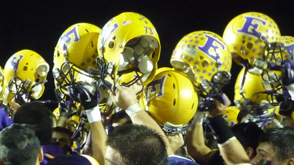 CalHiSports's tweet photo. Congrats State Small Schools Player of Year.
Ryker Peters (Escalon).
Rushed for 2,208 yds &amp; 86 tackles for CIF D4-AA champs.
First winner ever for Cougars.
@EscalonFootball @Quade1095 @BlackHatFootbal 
https://t.co/HQLMi5ad7a https://t.co/NpJQwSFQTu