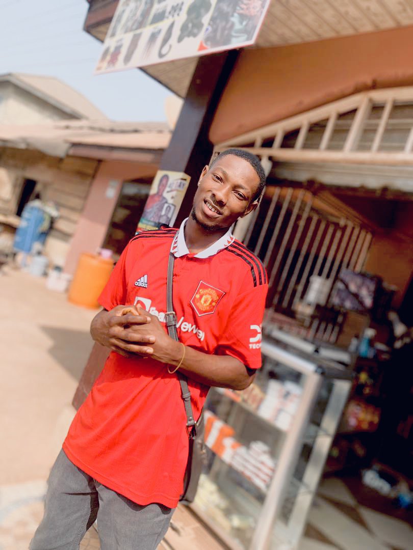 Kemich15's tweet photo. I don’t feel ashamed of wearing this kit 😘 🤫United forever 🔥🔥 https://t.co/saNnCiYqFK