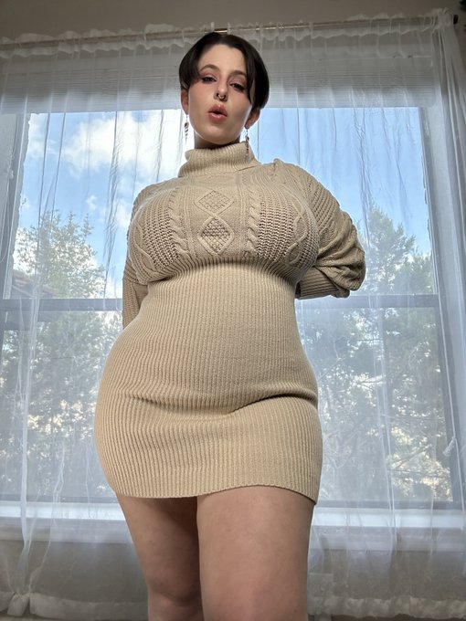 Do you like my dress? https://t.co/cK9PFQs0Um