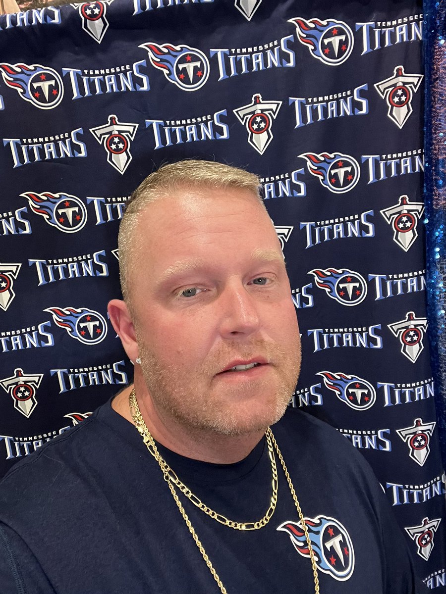 CHEFJAYONE's tweet photo. Her in Jacksonville for the game tomorrow #Titans #fortheboys #titanup https://t.co/ZVx5qjXU32