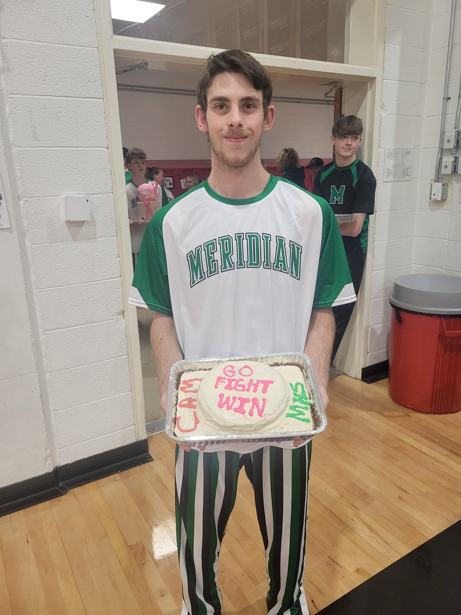 CAMPrincipal's tweet photo. Another very successful Cake for a Cause auction tonight at the Meridian-Central A&amp;M game.

Raider Nation and Hawk Nation combined to raise a total of $7,000. The money raised is split by the schools and sent to charity. https://t.co/ZCp2sBEcbi