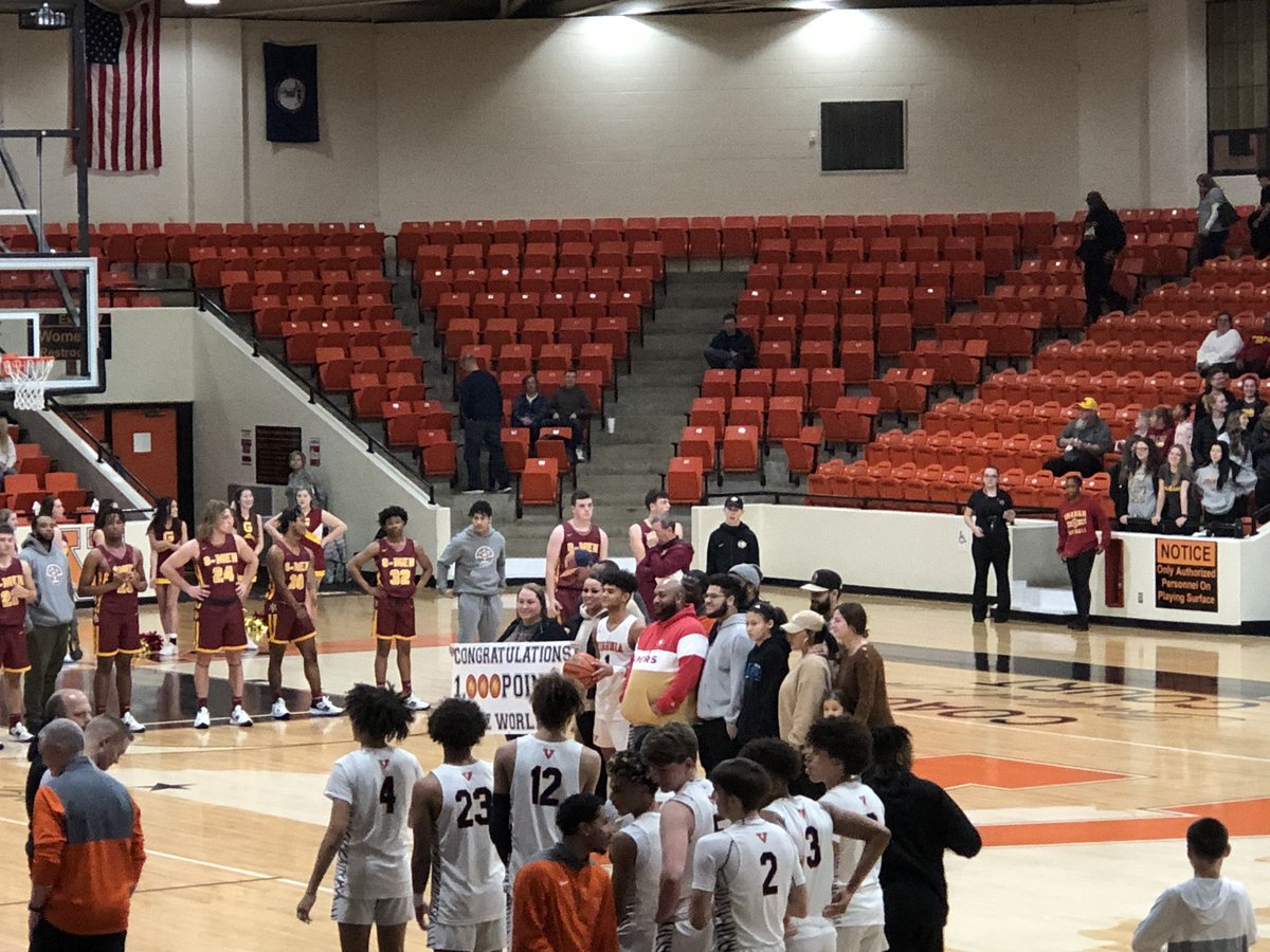 BreanneBVPS's tweet photo. Congrats to Dante Worley who was honored for 1,000 points! Awesome victory by the boy’s varsity team, ready to cheer on our girl’s varsity team! https://t.co/Bs3veZ7dba