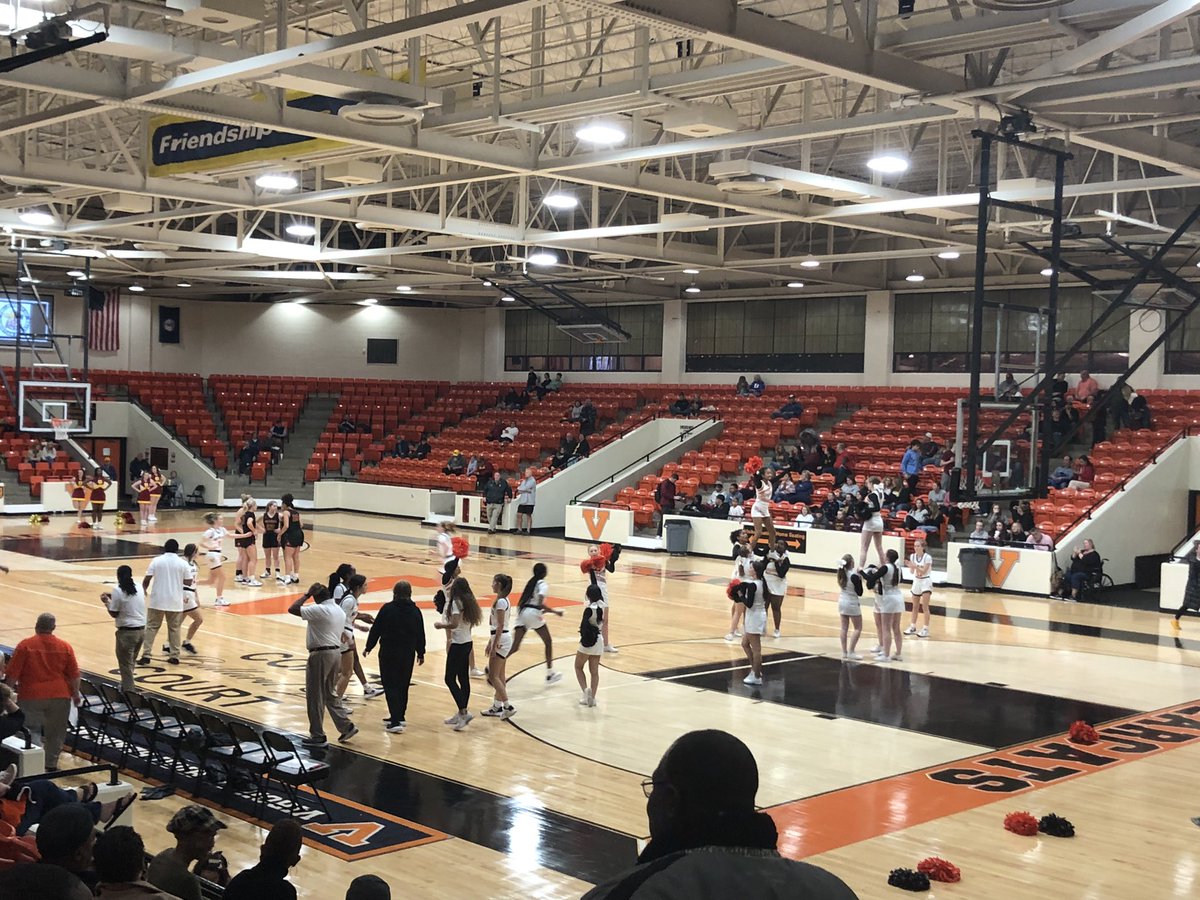 BreanneBVPS's tweet photo. Congrats to Dante Worley who was honored for 1,000 points! Awesome victory by the boy’s varsity team, ready to cheer on our girl’s varsity team! https://t.co/Bs3veZ7dba