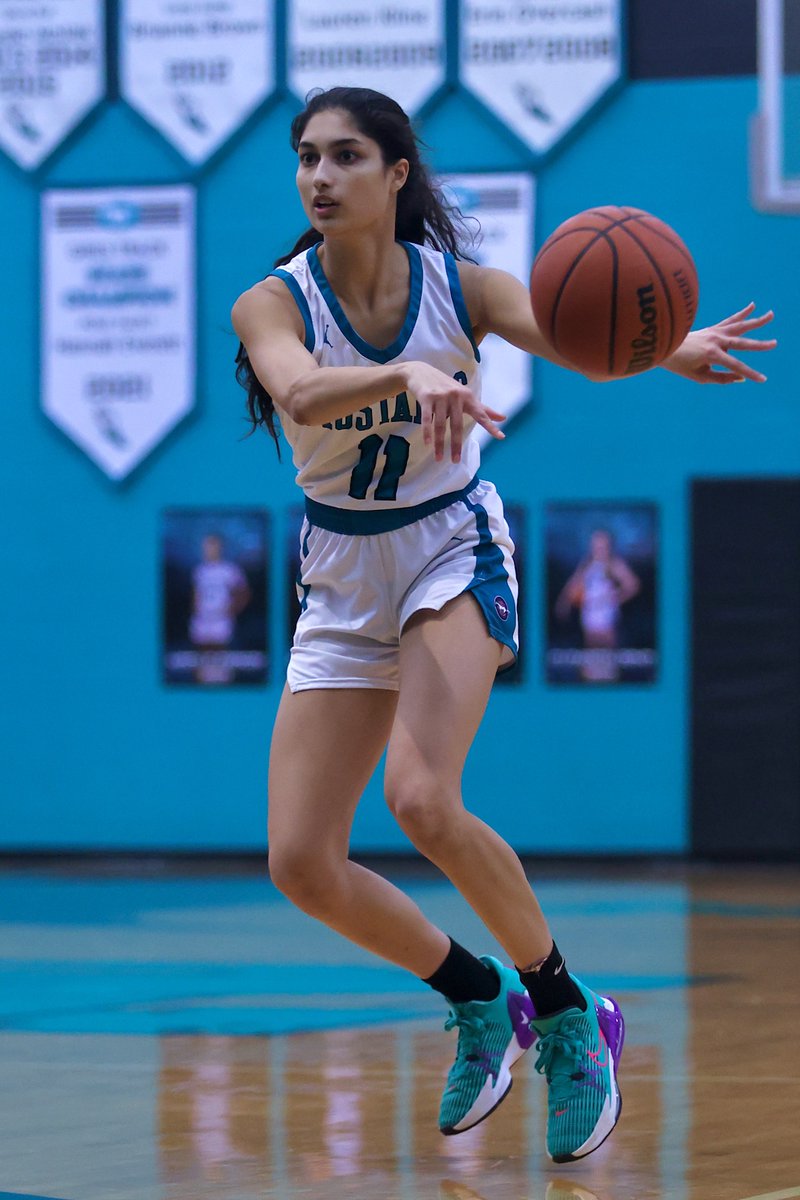 j_michaud_photo's tweet photo. Nice showing by North Oldham hosting a solid 7-3 Western squad. Mustangs in control from the opening tip and roll to a 60-37 win. 10 Mustangs score led by 12 from Gracie Sipes and 11 and 10 respectively from Katelyn Vize and Liz Boyd. 8th grader Greyson Luehrs pitched in 8. https://t.co/lrC6JcHdr1