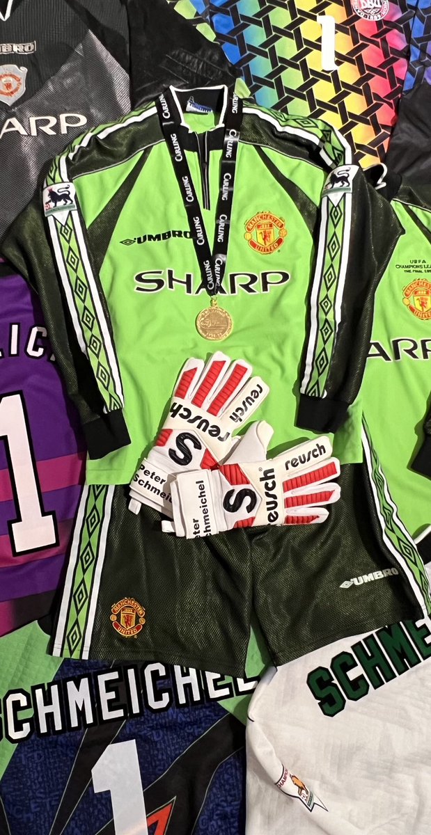 Really looking forward to An Evening with <a href="/Pschmeichel1/">Peter Schmeichel</a> in London on the 27th. Would love to get these gloves signed. Which shirt to wear?
