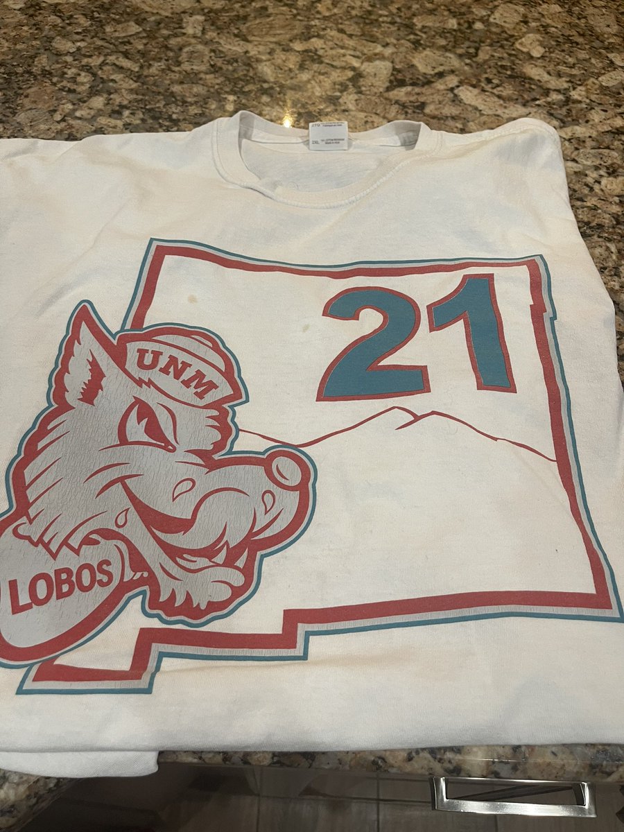 @GoooLobos @TonySnell21_ @LoboCoachPitino @UNMLoboMBB My son remembered an auction by Tony for a jersey. Did you get it!? Cool! My husband has a shirt but it has been worn a lot & it looks pretty rough!