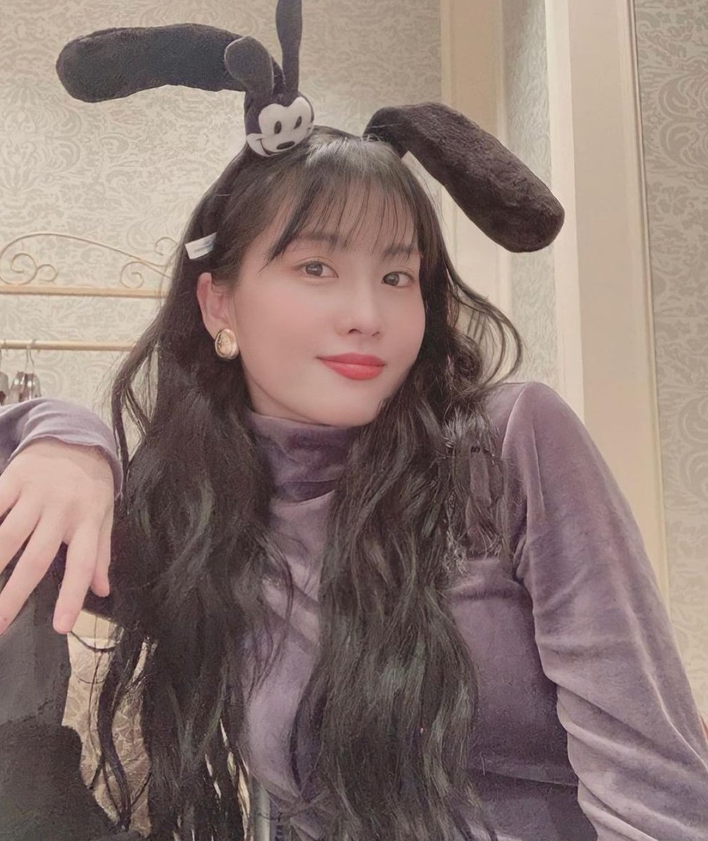 hopieamor's tweet image. looking cuddly and pretty 🫶