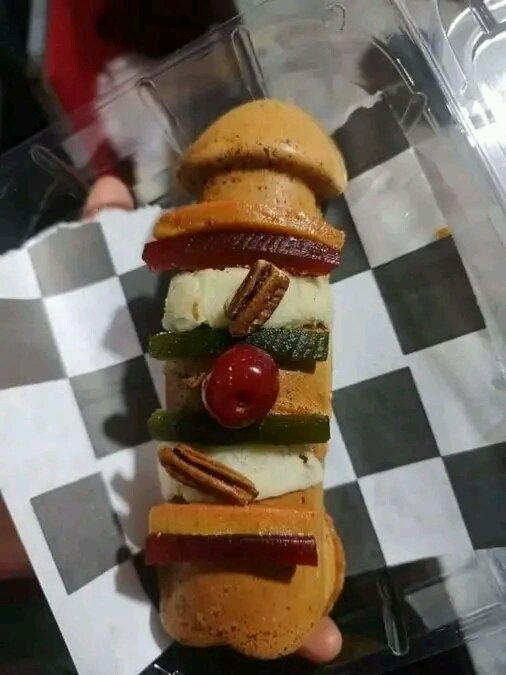 aquauron's tweet photo. @ElAlexQuackity nada pero mira la rosca q me comí https://t.co/KnDSK2Y4VG