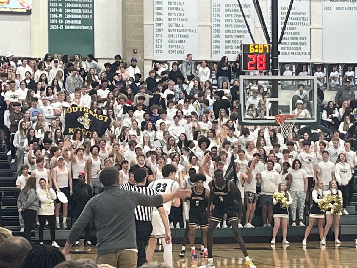 LPSAthletics's tweet photo. Inter-city matchup tonite as LSE travels to LSW to take on the Hawks. Great fan and student support for both teams. #GOLSE #GOLSW #GOLPS # BETTERTOGETHER https://t.co/yrug3TISjh