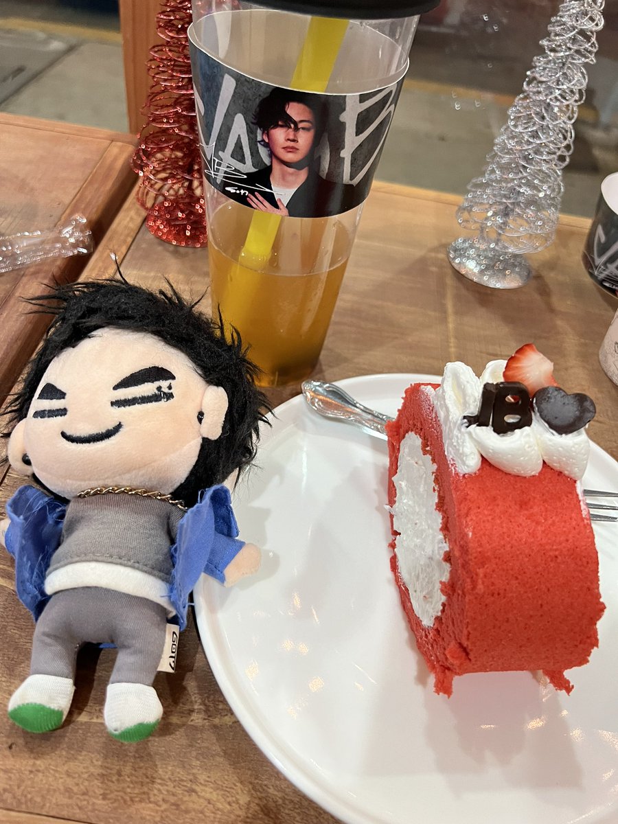 with_jayb's tweet photo. Last minute celebration for @jaybnow_hr happy birthday 🫶🏼✨✨✨💚💚 #JAYB #jaybbestleader #jaybday https://t.co/RlSOs4ejy3