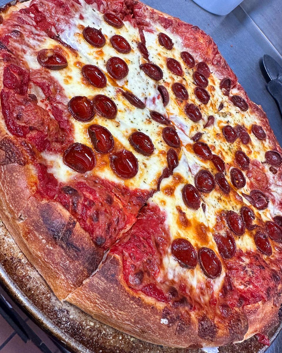 Macy’s Place Pizzeria on Twitter "some pies from today"