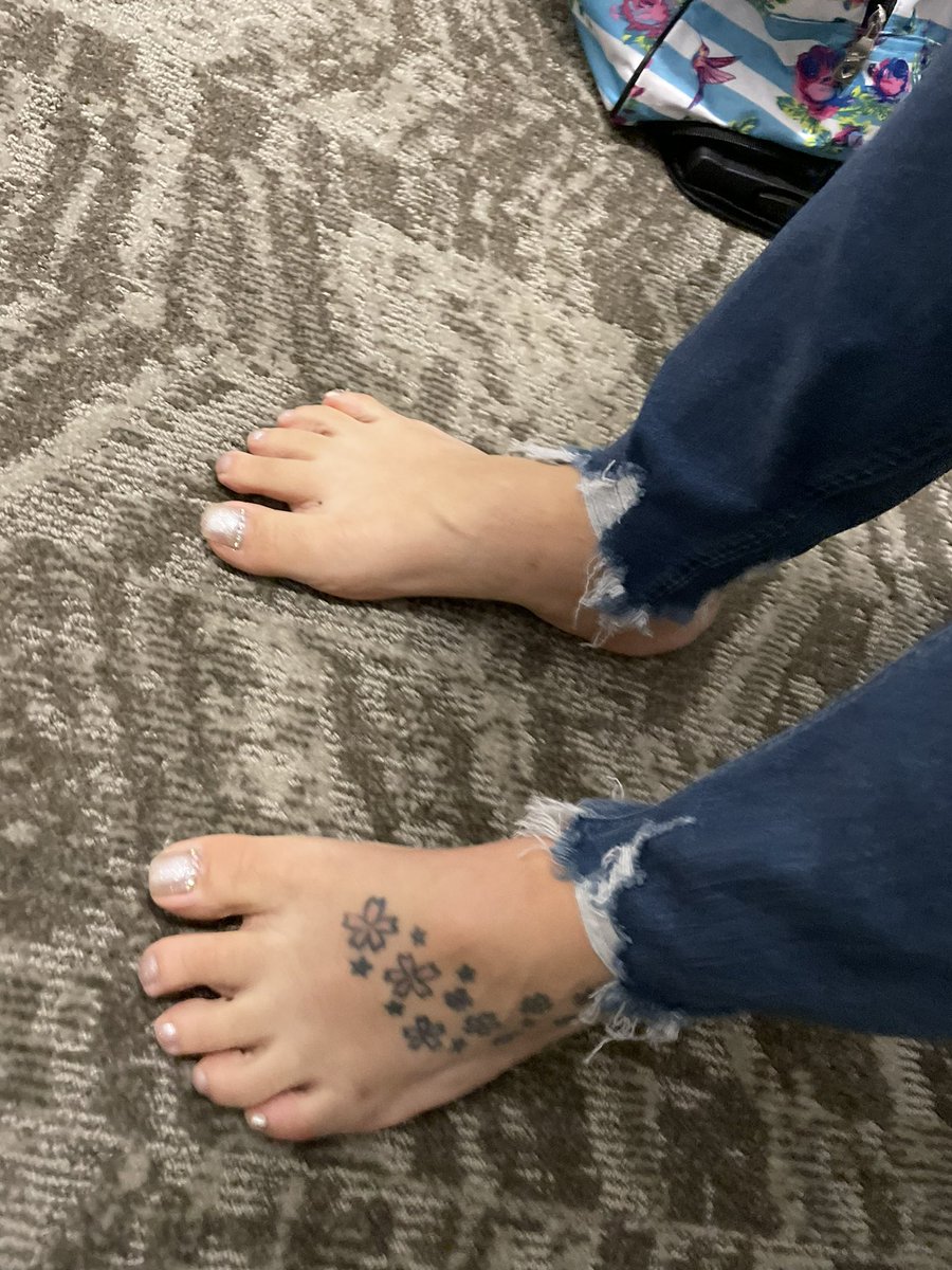 AMfeet3's tweet photo. #feetfinder #feetfethish  Who wants to love my feet https://t.co/FkWB8k2ZBf