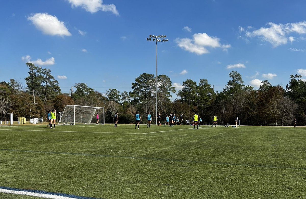 MrsDSoliz's tweet photo. What an amazing day 🌤️ to catch some @Soto_Soccer https://t.co/NcErYLwbZY