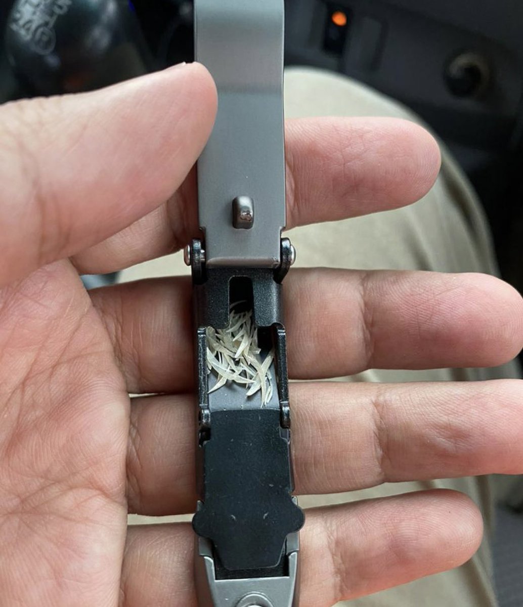 Pengetip kuku ni another level lah ! Dia terus collect kuku kita dalam tu ja tanpa bersepah😂. Wajib belikan untuk laki aku ni !

Paling best dia datang dalam exclusive box. So class jahh.

Link : shope.ee/8KGrxE6sIz