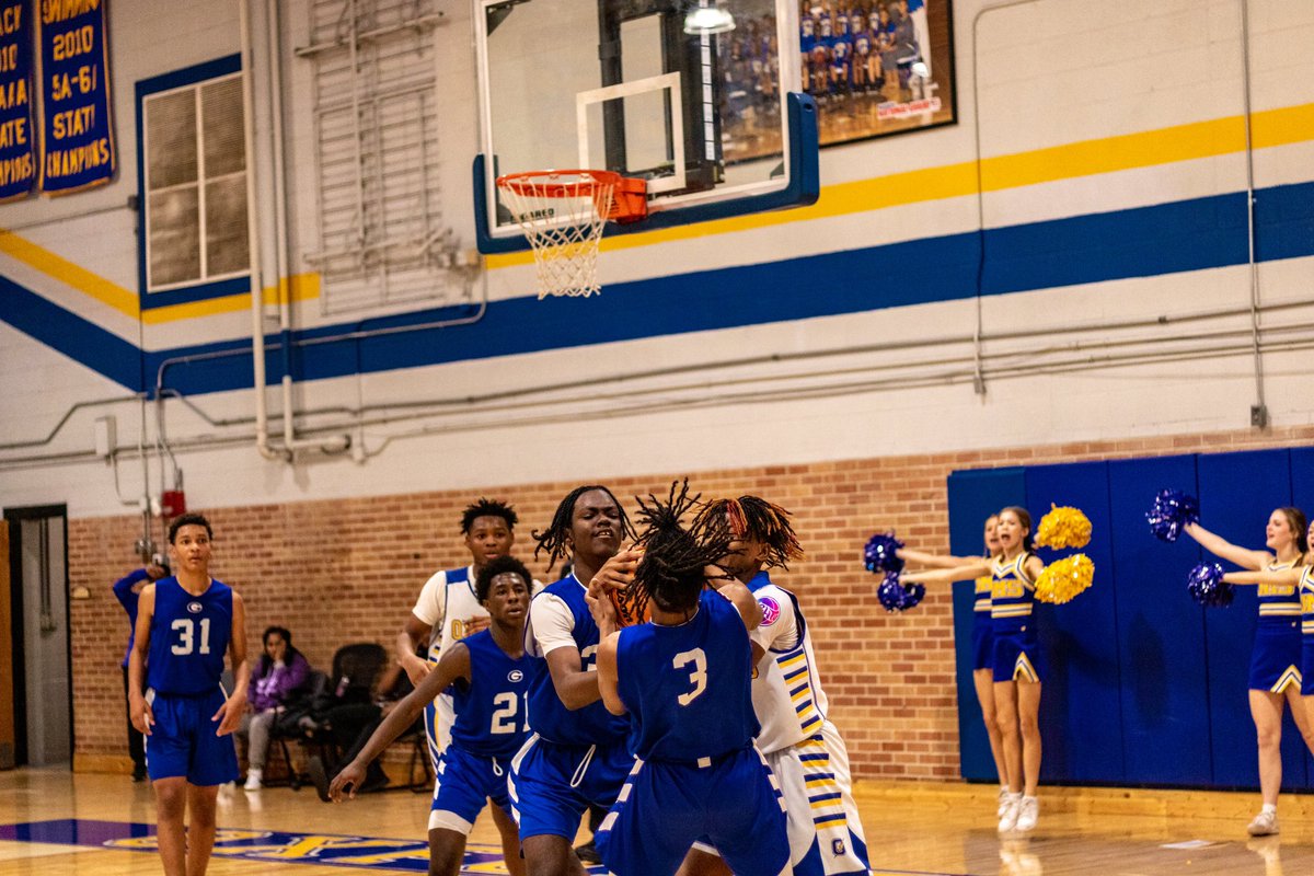 QuantityMedia's tweet photo. (Middle School) Oxford Chargers⚡️🔵🟡 vs Grenada Chargers🐴🔴🔵

Last Night’s Game!
It came down to a close one! But Oxford won 36-33! https://t.co/Yo3UqGaafS