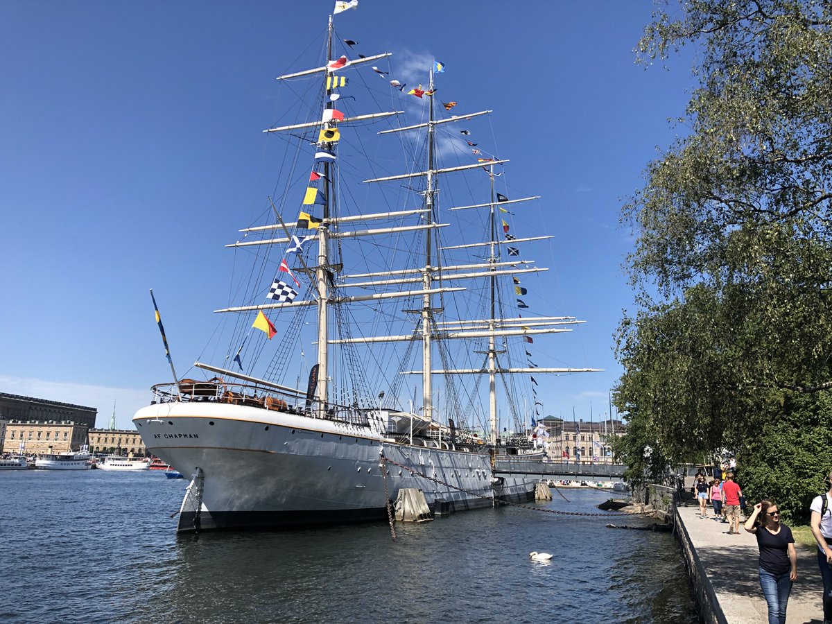 SailYourDay's tweet photo. Remembering that amazing sailing trip in Stockholm. The beauty of the archipelago and the peaceful water will always stay with me. #memories #Stockholm #sailing #archipelago #sailaway #sailorlife #sailboat #sailo #sailingspot #sailingadventure #sailingsoul #sailinglove https://t.co/6Z0xQNhkDh