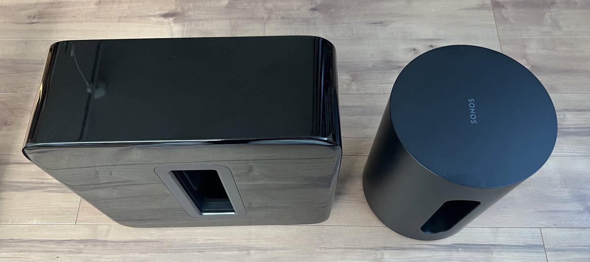 tanacchi_almost's tweet photo. SONOS Sub Mini 開封の儀②
・Sub Mini正面
非常にシンプルで無駄のないデザイン
内側にスピーカー2個はSubの作りと同様

・Subと比較×2
かなり小さい、艶々Subに比べMiniはマットで指紋つかず

・我が家のダストボックスと比較
ほぼサイズ一緒…
Miniはとても高級なゴミ箱…(失言)

#SONOS
#SubMini https://t.co/dWRyOItwDO