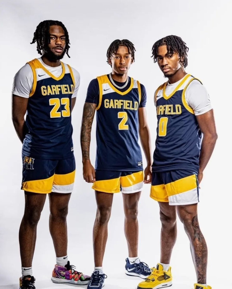sonnyjohnson32's tweet photo. Outstanding team road win against Lorain. Jyles Brandon was oustanding 12pts 4rebs 3steal. Marcus Johnson was really good 17pts 5rebs 4assist 4 steals. CJ little  good 9ts 5rebs 5 assist. Tommie Benn was special 8pts 7 rebs &amp; played special defense. Stevie 10pts @mgoul @NEOZoneHS https://t.co/YfyqhBhfAX