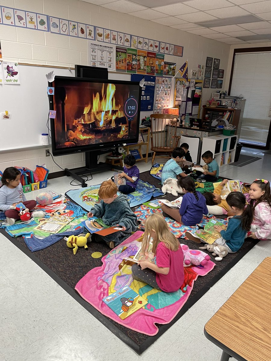 Ms_Murraysclass's tweet image. No better way to kick off our Read-a-thon than with our stuffed animals and blankets! #EaglesDeserveIt22 @PotowmackES