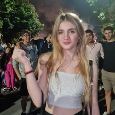 LuSulmona's tweet image. #NuevaFotoDePerfil  jajaj atras todos mis fanáticos esperando por una foto..#devoré