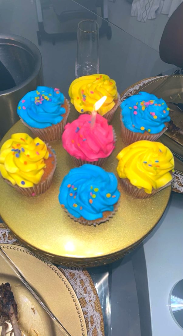 _Kendraaaaaaaaa's tweet photo. Blessed 😇 #birthdaywishes https://t.co/VlAsd3DfrP