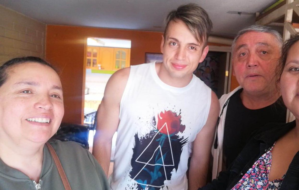 Esta mañana joven conductor Uber, devolvió monedero con $580.000 a pasajera que se le quedó en auto, mujer agradeció el gesto. “Era dinero para mis remedios de mi tratamiento de Cáncer, lo q el joven hizo, no se ve muy a menudo, hay que destacarlo” #Talcahuano