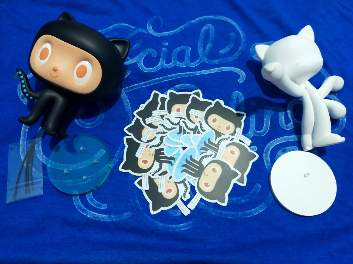 Lintang_Wisesa's tweet image. GitHub swags unboxed! 🎁 @github #octocat #swag #socialcoding