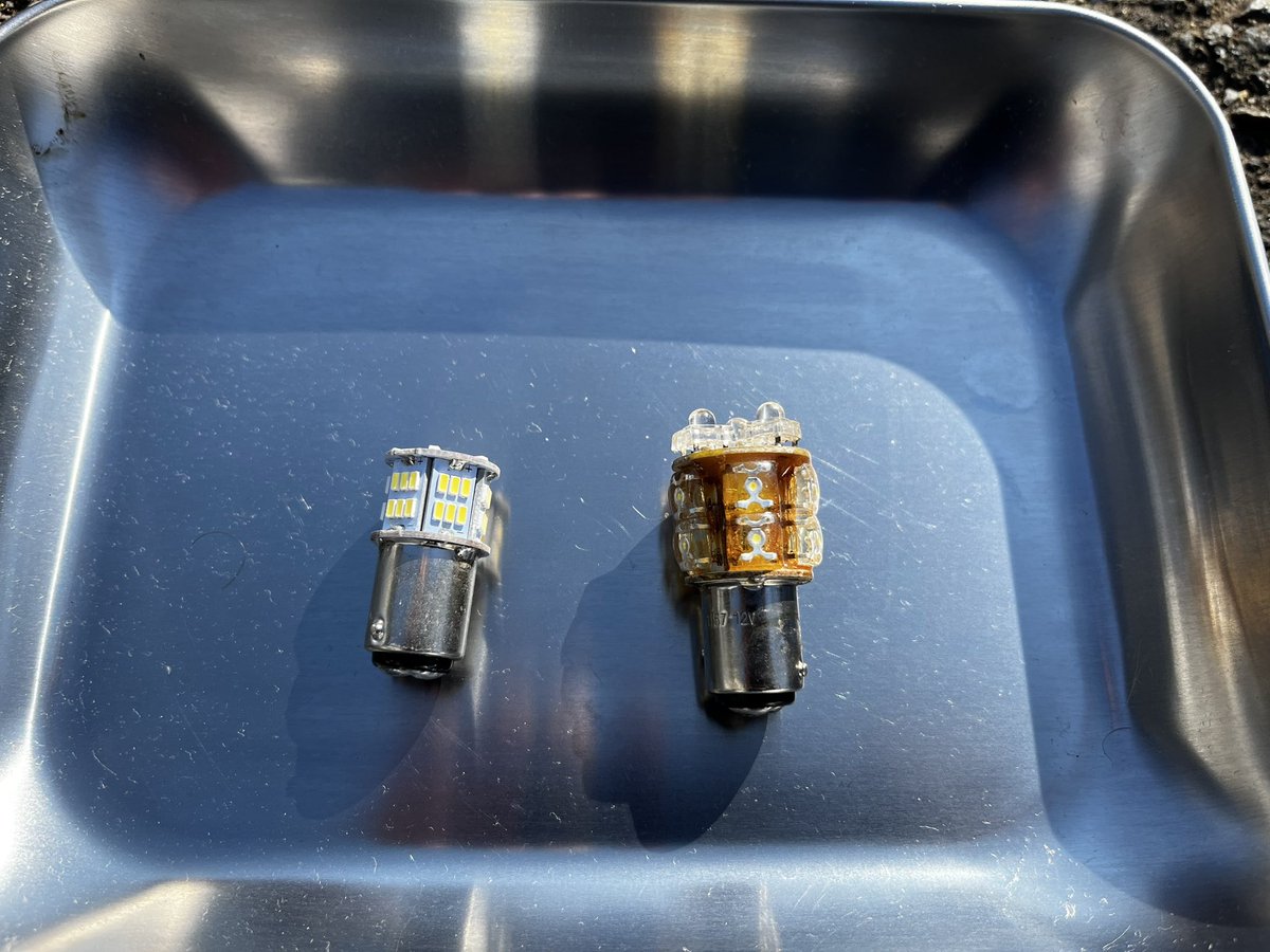 915_wtr's tweet image. セローのメンテナンス
６万キロになったので色々と
交換しました
エアクリーナとプラグ
古くなったＬＥＤテール
ランプ
バッテリーは少し弱ってる
ので充電こちらはそのうちに
変える予定

#YAMHA
#セロー250