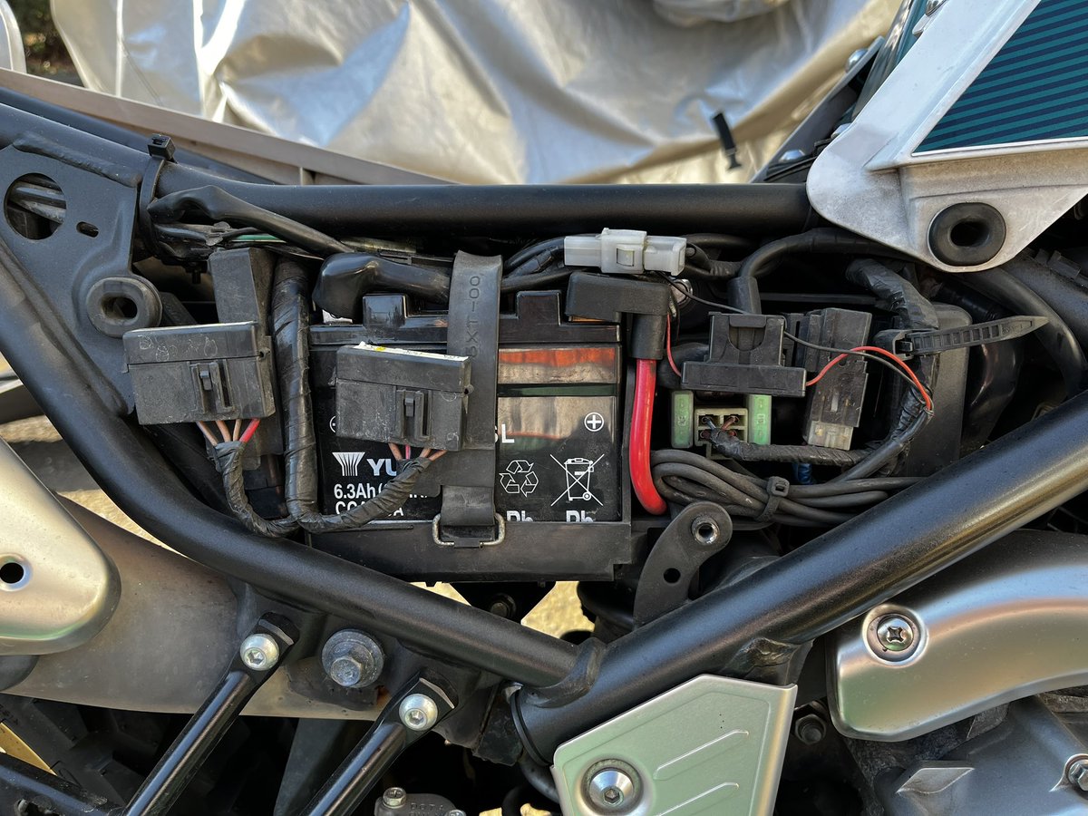 915_wtr's tweet image. セローのメンテナンス
６万キロになったので色々と
交換しました
エアクリーナとプラグ
古くなったＬＥＤテール
ランプ
バッテリーは少し弱ってる
ので充電こちらはそのうちに
変える予定

#YAMHA
#セロー250