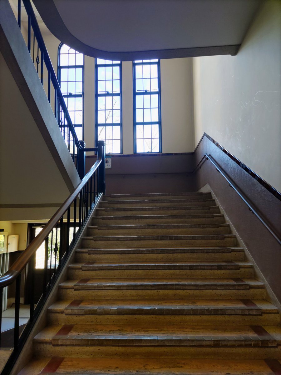 haruvharuv's tweet image. テレビ大阪で鑑賞中
先月訪れた神戸女学院
貴重な体験でした
いつも誘ってくれる友達に感謝✨

#名建築で昼食を
#神戸女学院
#まいまい京都