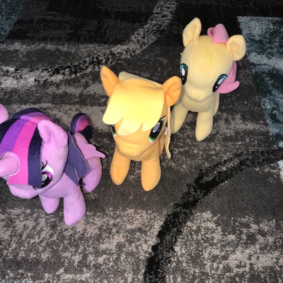 IiiWilde's tweet photo. So good I had to share! Check out all the items I'm loving on @Poshmarkapp from @PoshTonya871 #poshmark #fashion #style #shopmycloset #thepioneerwoman #mylittlepony: https://t.co/veLttwr8vg https://t.co/MHPJIS6BIo