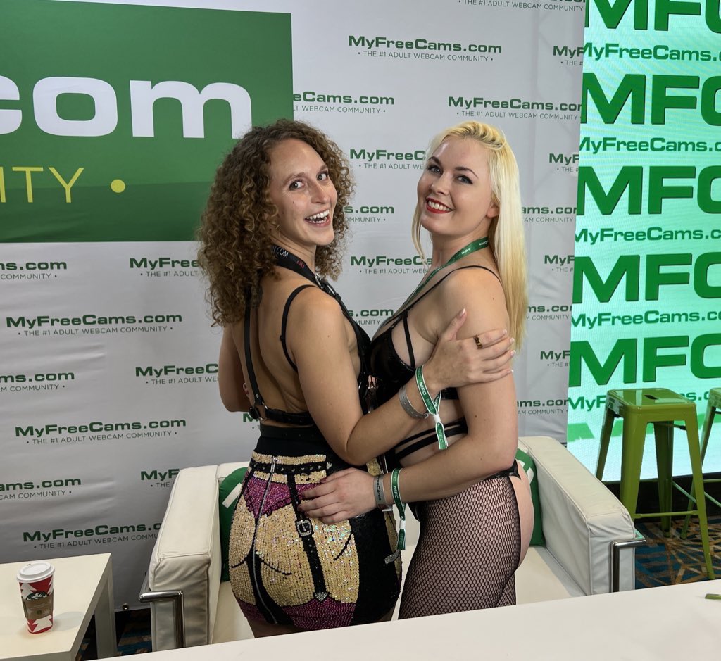 Bailey Rayne 💙💛 on Twitter "I love that gingerbanks1 had a booty on