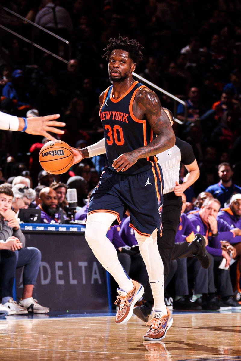 KnicksMuse's tweet photo. In the Last Month, Julius Randle ranks

• 1st in the NBA in TOTAL POINTS
• 2nd in the NBA in REBOUNDS
• 6th in the NBA in 3-POINTERS https://t.co/AvQ1LOurA2