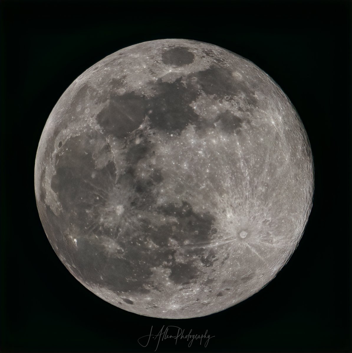 JAllenPhotogra1's tweet photo. Full Wolf Moon tonight here in SW MN! #fullmoon #fullwolfmoon #ruralmnphotography #ruraljacksonmn #mnphotography #nightsky @earthskyscience @mark_tarello @BelindaKARE11 @KeithMarlerFox9 @CodyMatzFox9 https://t.co/iztmNMSHik