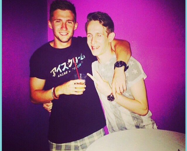 user120893's tweet photo. @MikeSchofield7 happy belated x https://t.co/nqOptDCrcw