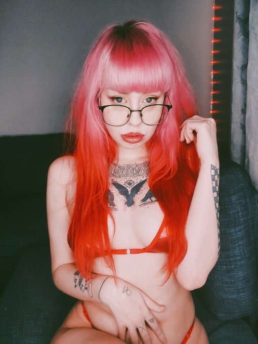 Do you like women with glasses ?? https://t.co/HLWflqUc2z