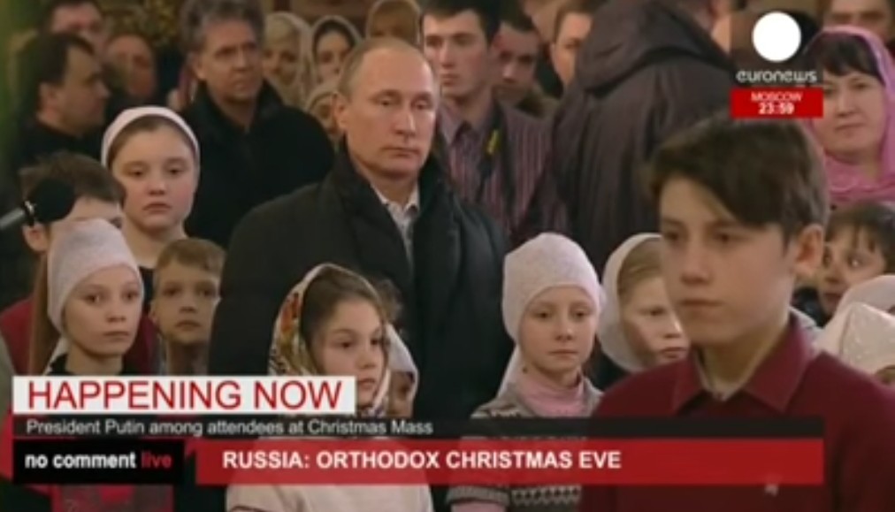 ChroniclesKiev's tweet photo. Foto 1, Putin, celebrazioni del Natale Ortodosso prima della guerra.

Foto 2, Putin, celebrazione del Natale Ortodosso dopo il 24 febbraio 2022. 

Natale con i tuoi, Pasqua con chi vuoi.

#putinhuylo #putin #Stopputin #stoporsini #Christmas #StopWarInUkraine #Russia https://t.co/wwqtI0U8ge