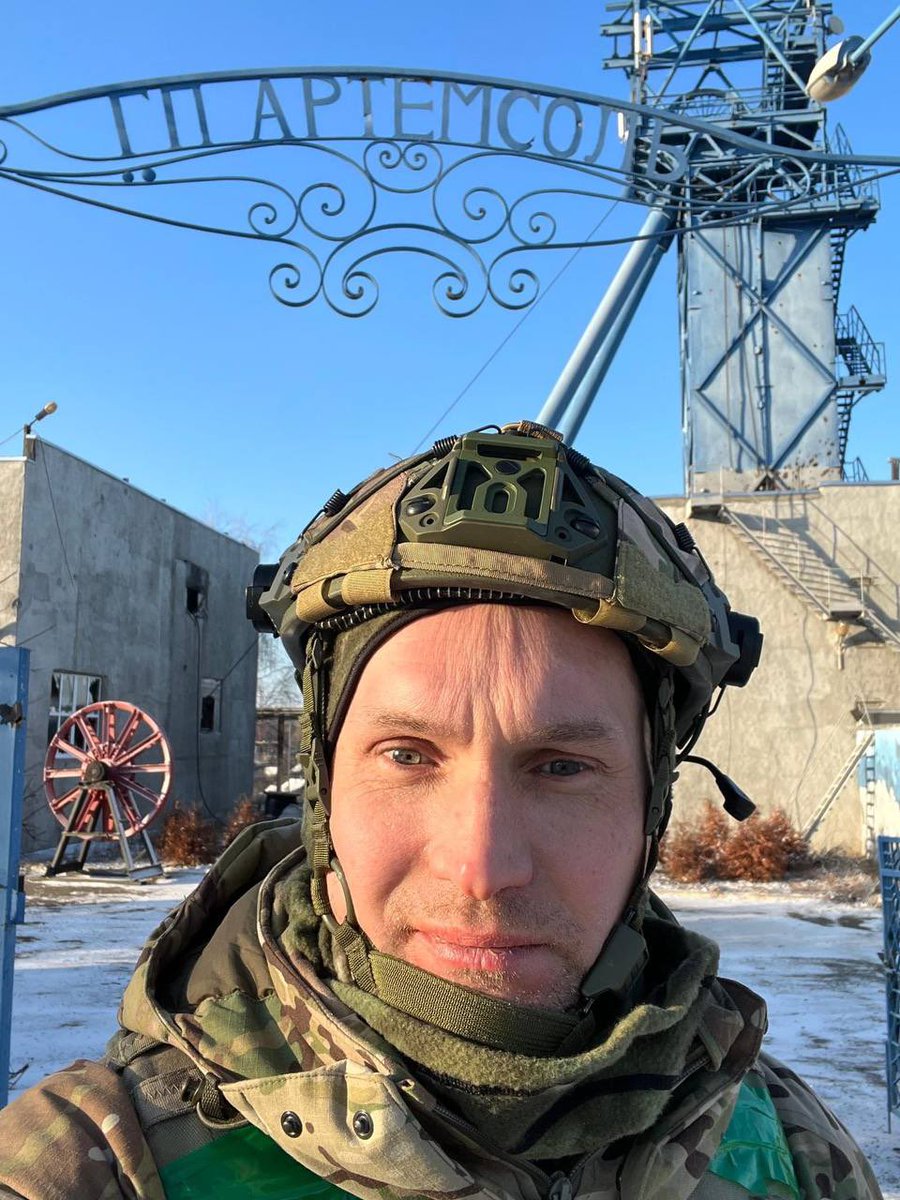 Доброго ранку з Соледару, пишу зараз саме з цього міста, на Донбасі  мороз, сонячний день. Воїни 46-ї десантно-штурмової бригади впевнено захищають українське місто. #Soledar #UkraineRussiaWar #ArmedForcesofUkraine