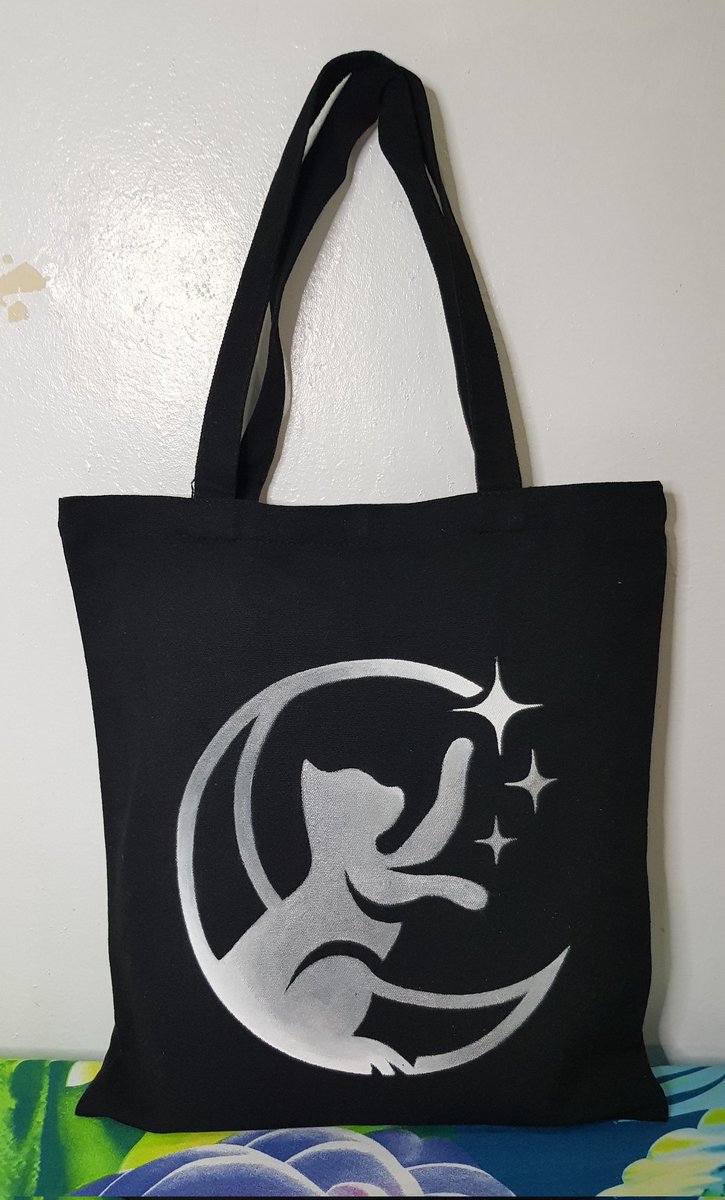 paintnfootprint's tweet photo. Sharing my latest customs for clients! Everything is ready for shipment to their owners. 

Get yours now! 
DM for orders.

#PaintandFootprints #Dalkong #LikeStars #DearMyUniverse #Totebags #ASTRO https://t.co/izUEabt04d