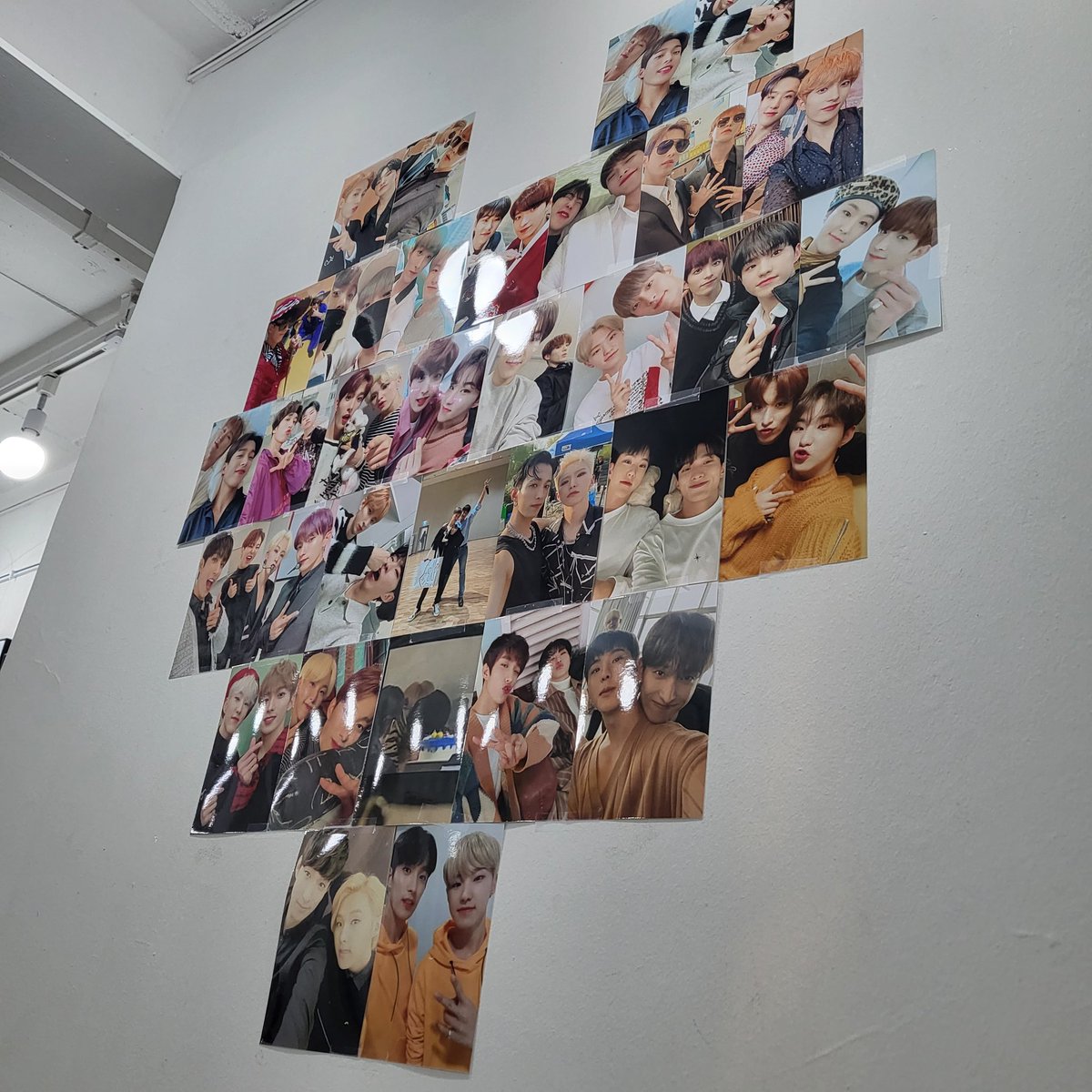 석순 결혼식 피로연이 여기였네요.,,
메이저의 맛 제대로 보고옴
얘들아 행복하렴 축의금은 마카롱으로 했다
총대님들 너무너무 고생많으셨어요😭😭