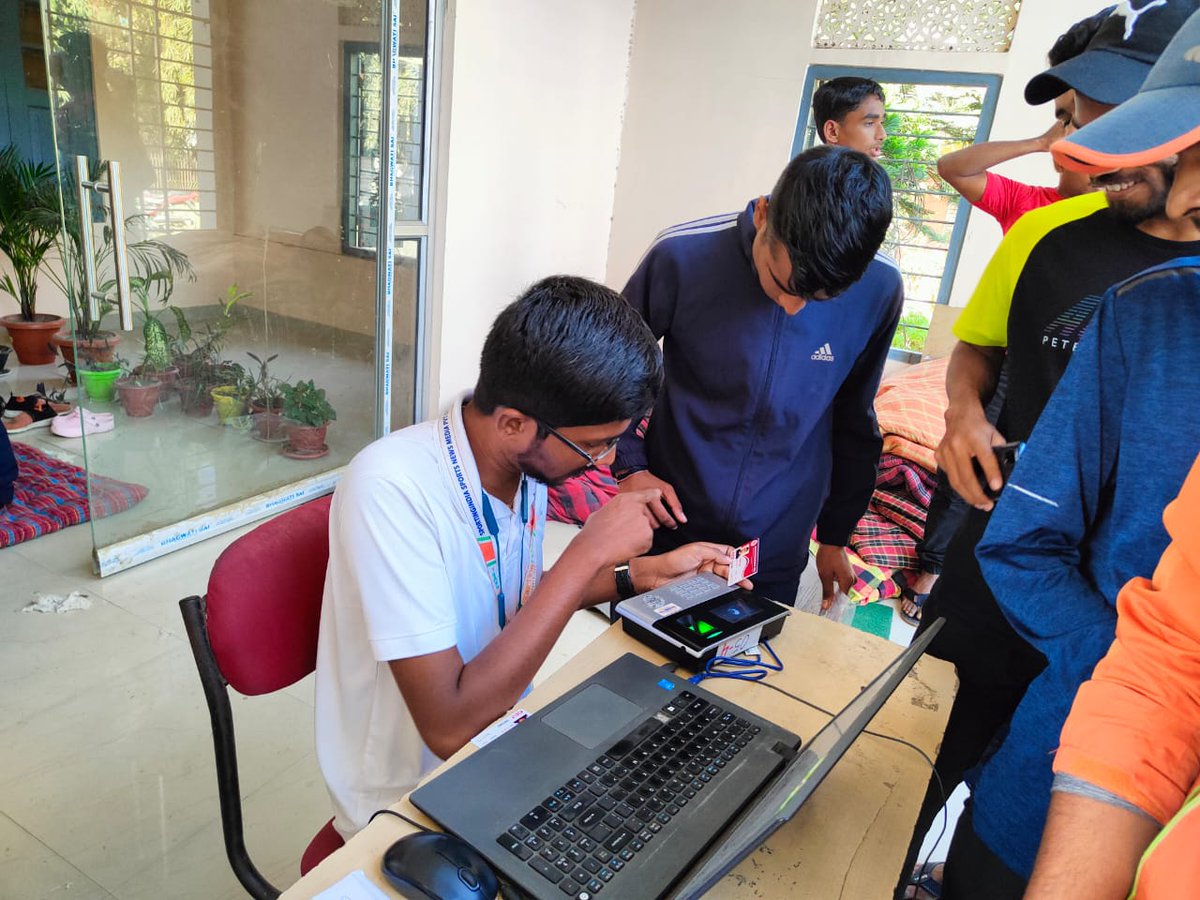 afiindia's tweet photo. Here are the stills from age verification and biometric ID card distribution process ahead of the 57th National Cross Country Athletics Championships in Sualkuchi Bali Sor, Assam.
#NationalCrossCountry #AthleticsFederation #IndianAthletics #IndianAthletes #Cheer4OurAthletes https://t.co/OREYShcIfH